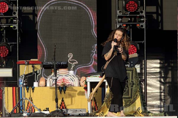 TASH SULTANA - 2019-07-20 - PARIS - Hippodrome de Longchamp - Alternative Stage - 